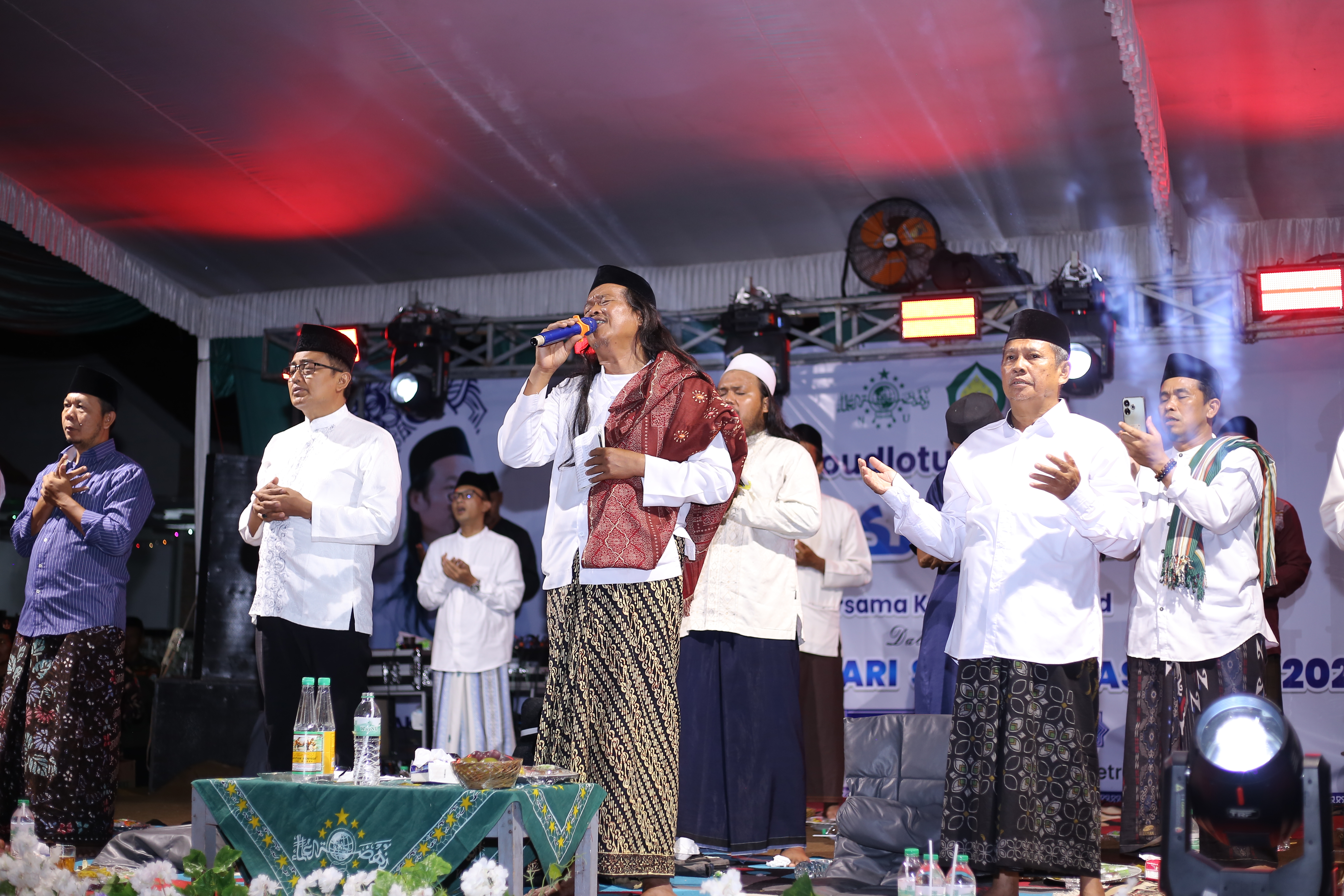 Roudlotut Tholibin Bersholawat Memperingati Hari Santri Bersama Kyai Abdul Hamid