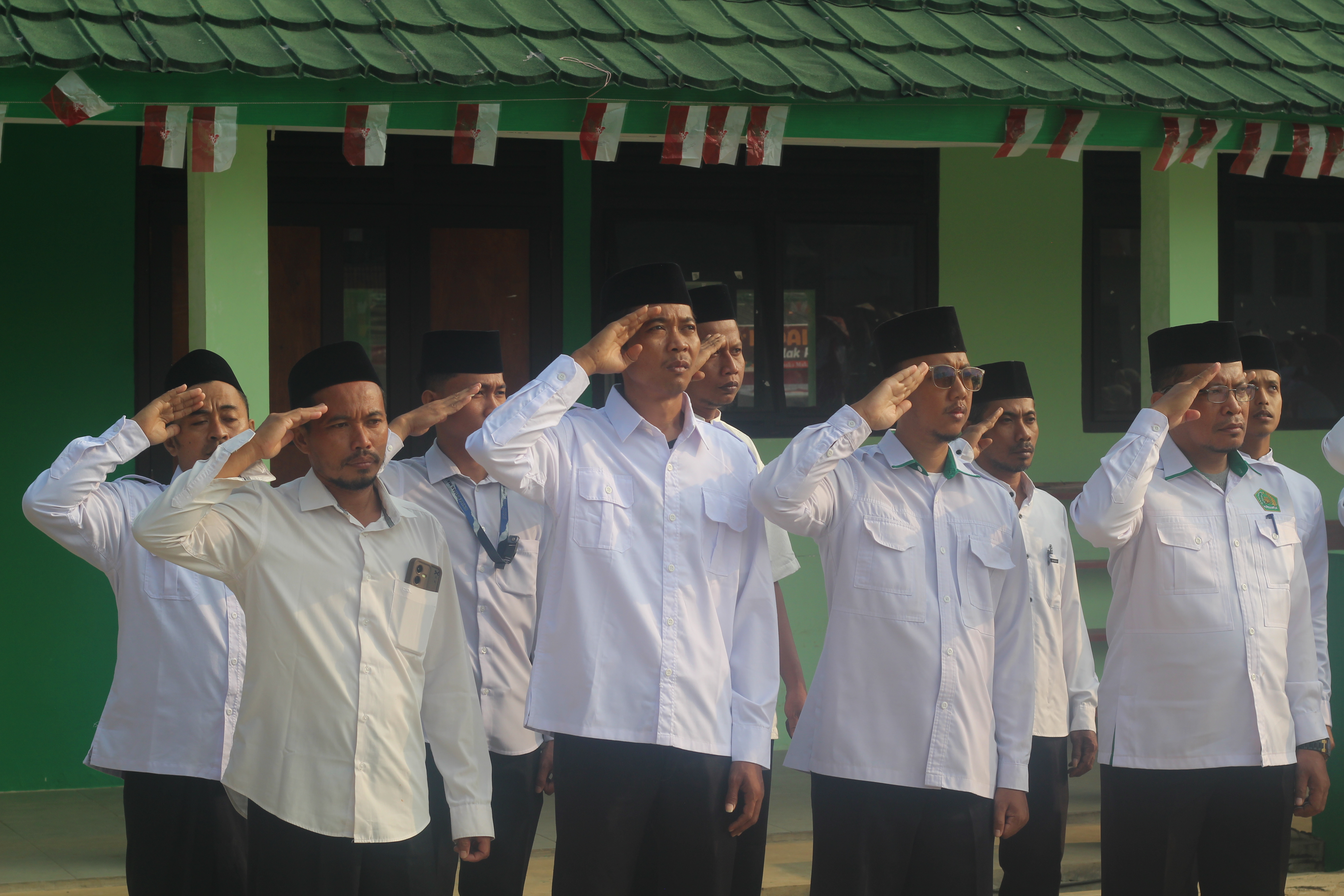 Semarak HUT Kemerdekaan RI 2026, Pondok Pesantren Roudlotut Tholibin Metro Gelar Upacara dan Pawai
